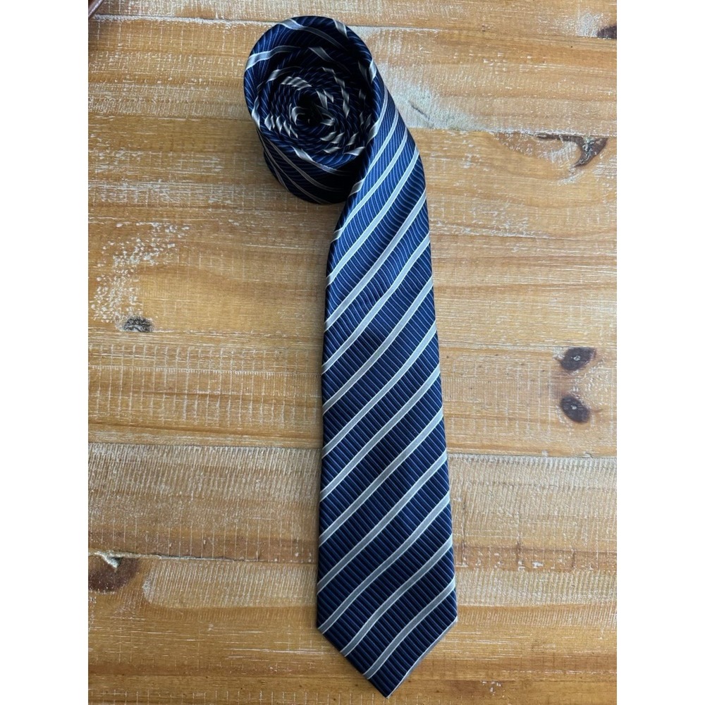 DONALD J. TRUMP Blue & Silver-Gray 100% Silk SIGNATURE SERIES Classic Tie